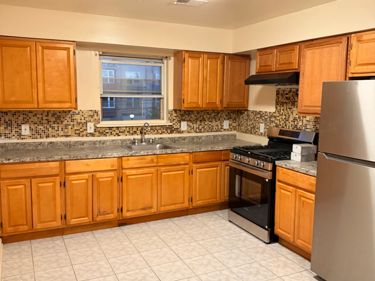 3 bed, $2,400 — Photo 2