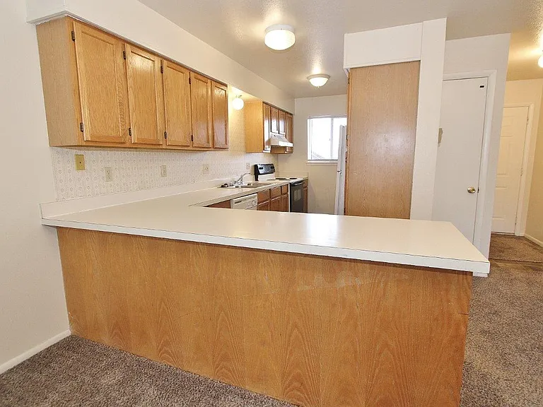 551 N Moffatt Ave #7 — Photo 7