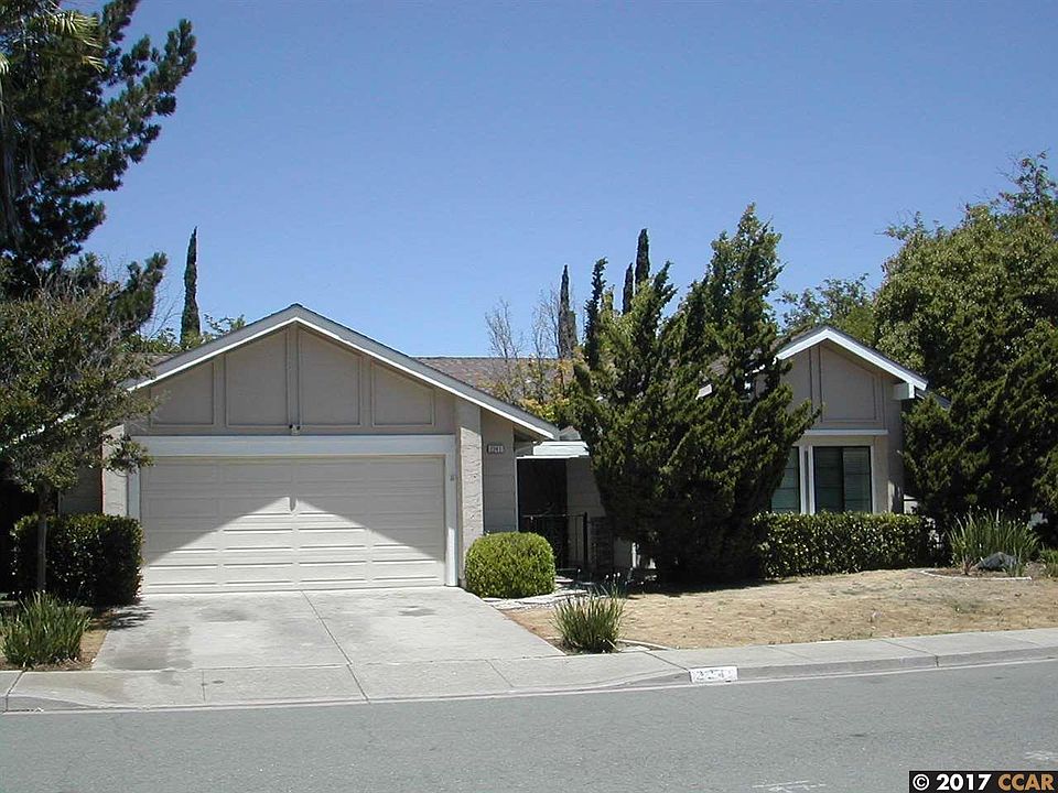 1st image of 2241 Lake Oaks Ct