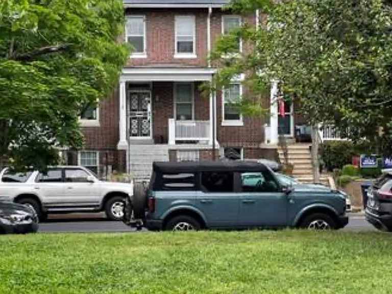 632 D St NE — Photo 4
