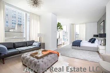 Rented by iAdvise Real Estate LLC