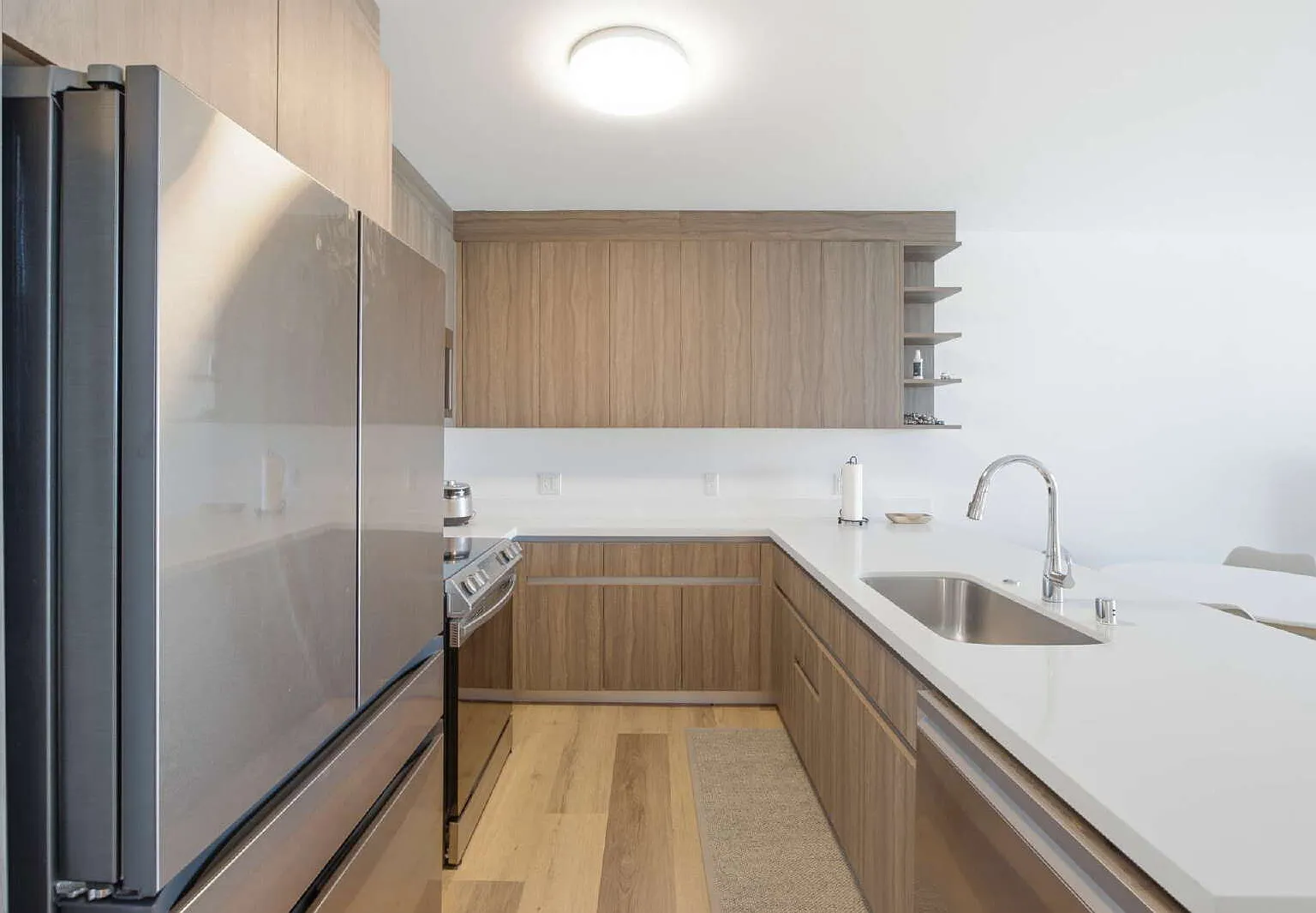 1 bed, 1.0 bath, 562 sqft, $3,800 — Photo 2
