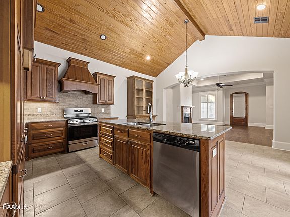 3rd image of 108 Cabana Row