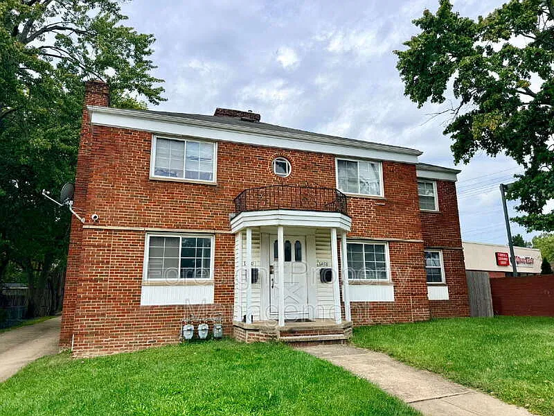 2 bed, 1.0 bath, $1,400 — Photo 1
