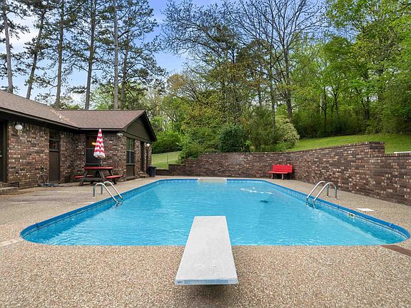 4th image of 103 Fox Creek Ct