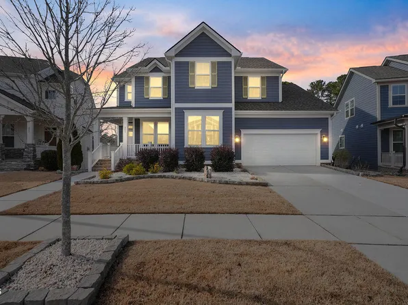 261 Scarlet Tanager Cir, Holly Springs, NC 27540