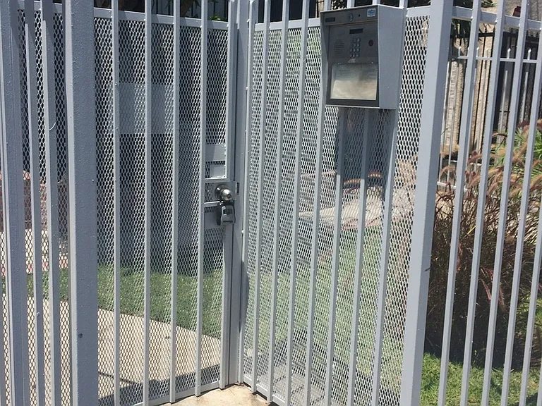 421 Venice Way — Photo 2