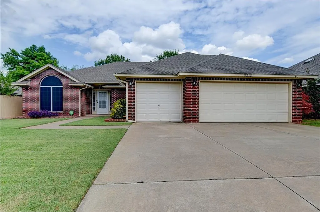 3 bed, 1713 sqft, $1,965 — Photo 1