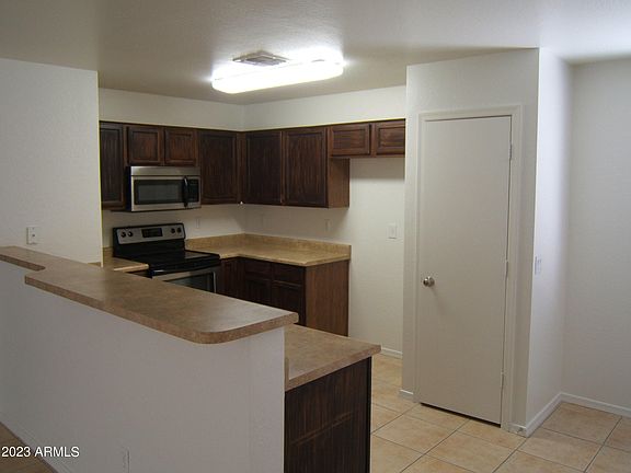 3rd image of 23972 W Hidalgo Ave