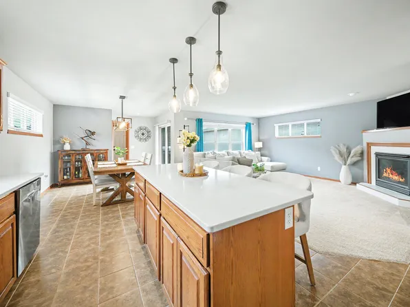 3821 Stonebridge Dr, Madison, WI 53719