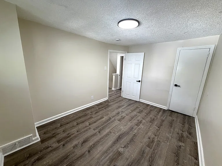 3030 Essex Rd — Photo 5