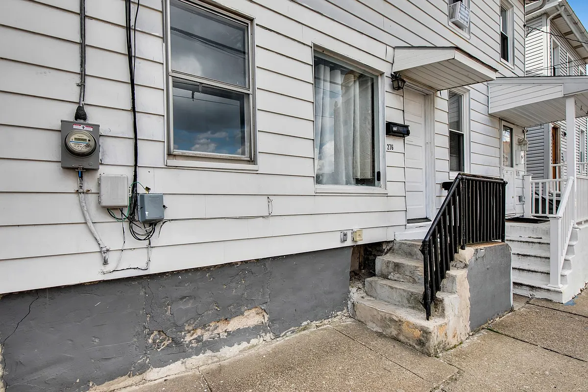 Building Photo - 276 W Saint Joseph St
