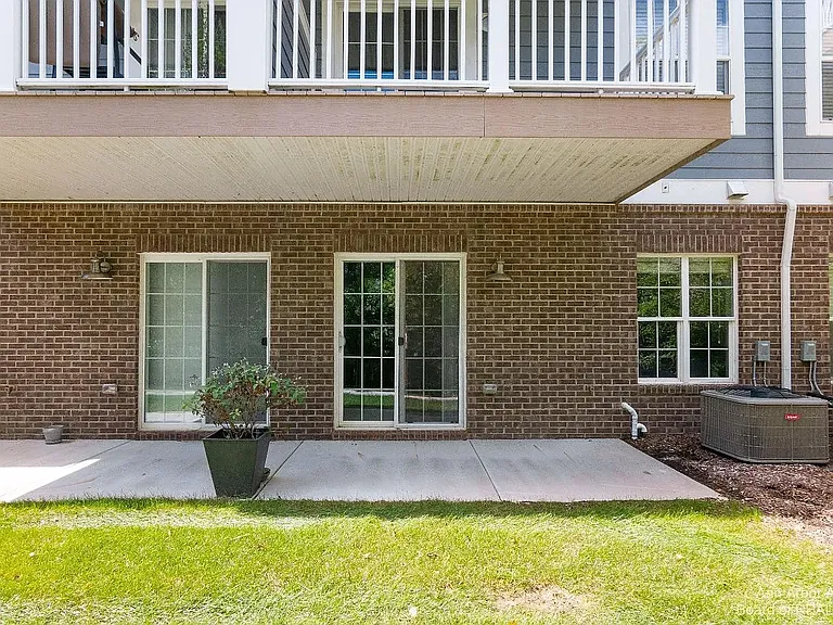 2563 W Towne St — Photo 23