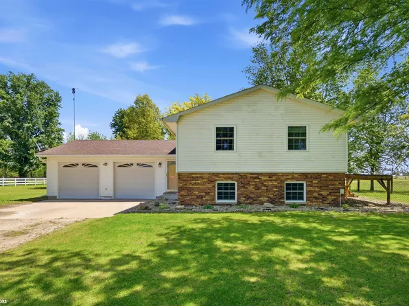 2942 Country Acres Dr, Danville, IA 52623