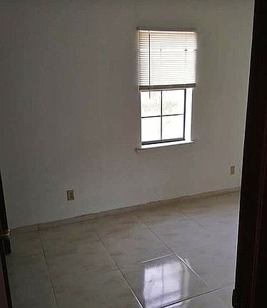 5th image of 212 Michael St