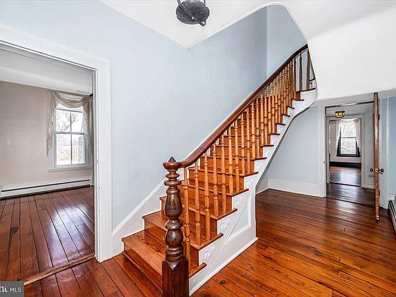 4th image of 2211 Urbana Pike