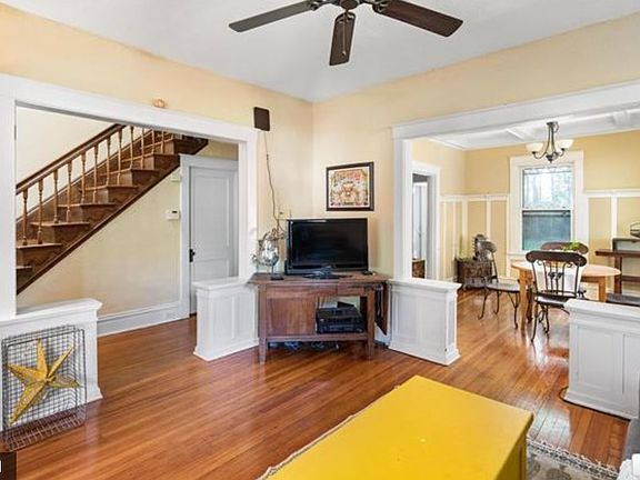 3rd image of 3312 Oxford Ave