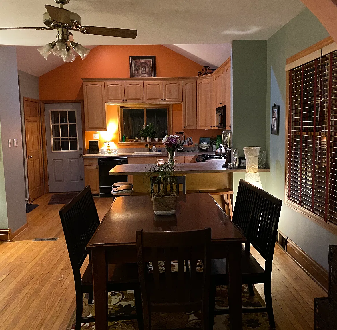 3 bed, 2000 sqft, $3,600 — Photo 3