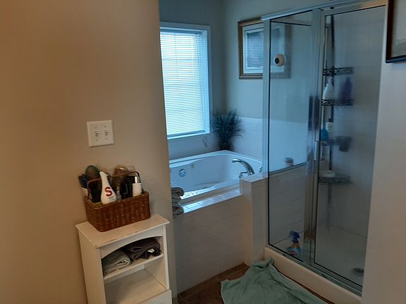 4th image of 71 Regency Ct