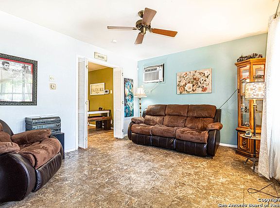 4th image of 3926 Manchester Dr
