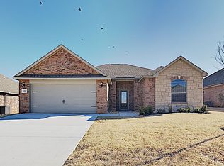1312 N Vicksburg Ter, Mustang, OK 73064