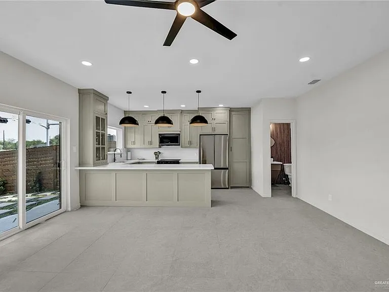 920 S Bicentennial Blvd — Photo 2