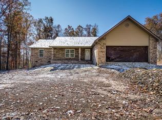 203 L Henry Rd, Crossville, TN 38571