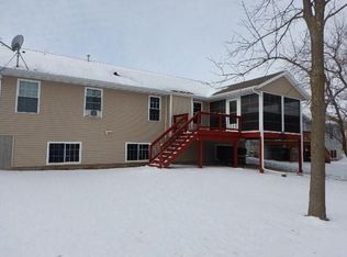 5821 Bethpage Cir SW, Cedar Rapids, IA 52404