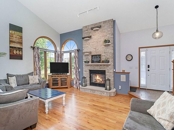 4th image of 103 Pinehurst Ln