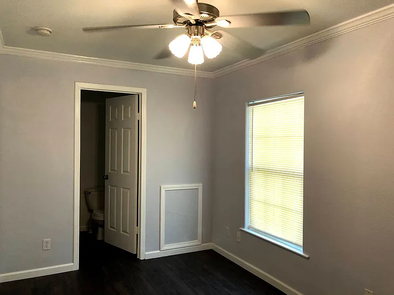 146 Varsity Dr — Photo 6