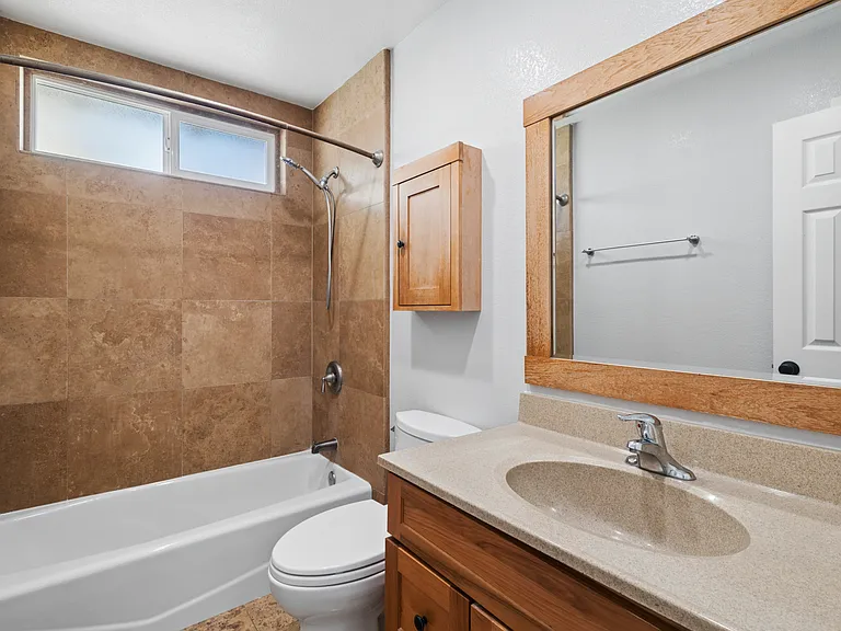 2550 Elden Ave #B — Photo 17