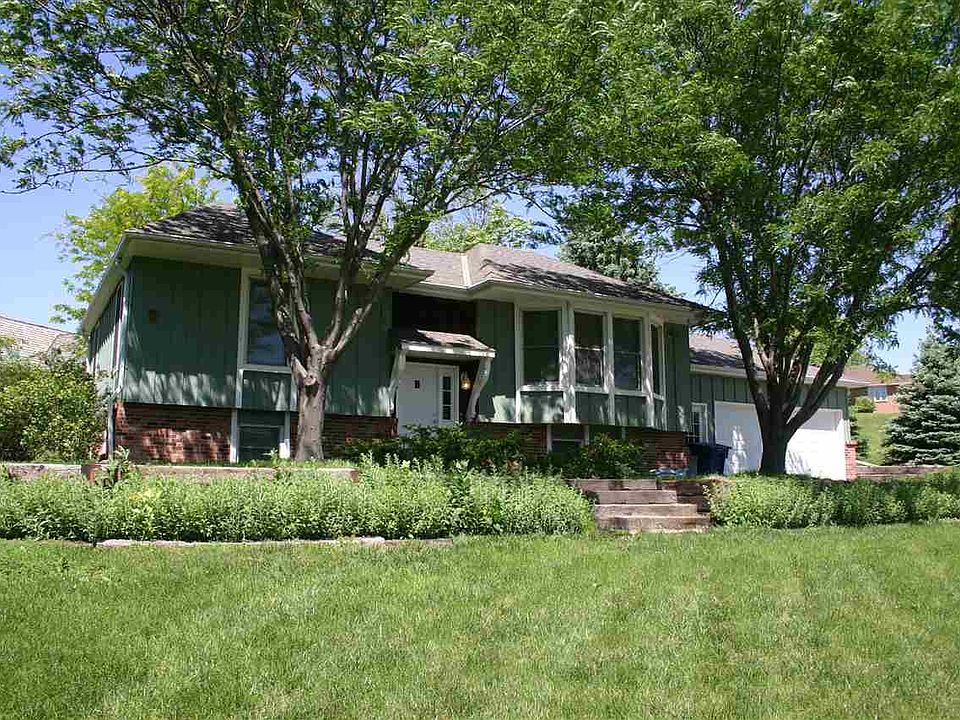 1st image of 8 Oak Ln