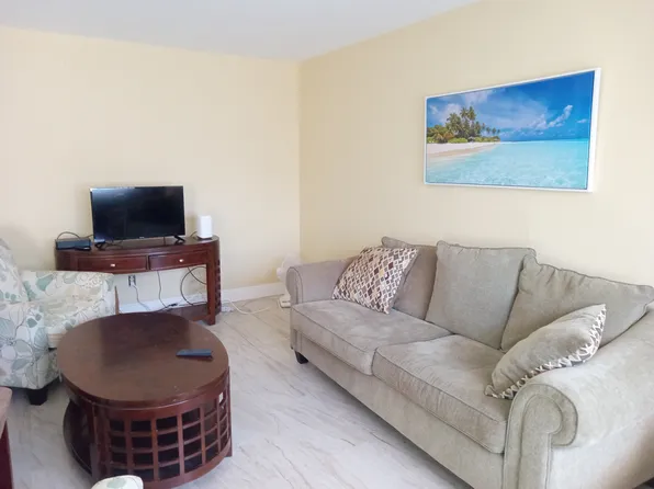 100 Seville Ln #D, Delray Beach, FL 33446