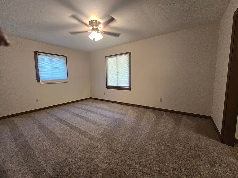 1194 Ingram Dr — Photo 20
