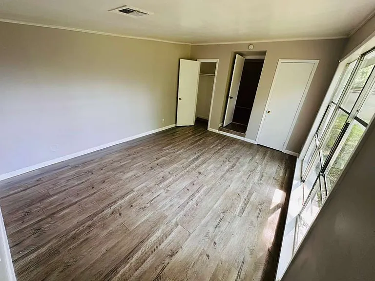 1822 Grove Hill Ln — Photo 18