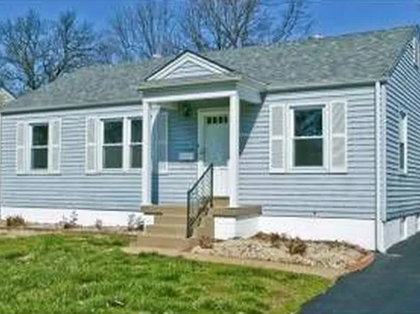 10347 Saint Joan Ln, Saint Ann, MO 63074