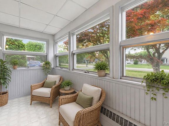 4th image of 9235 Whitall Ln