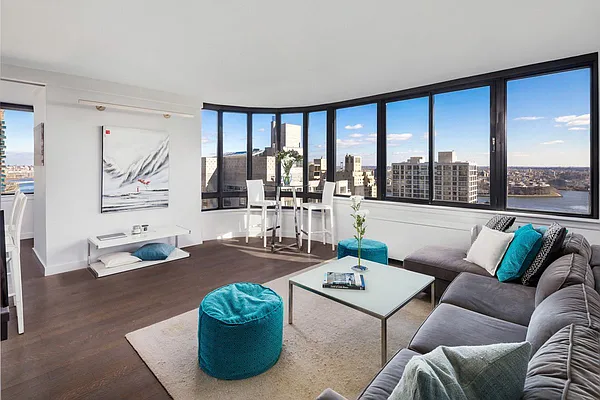 Sold by Compass | media 1
