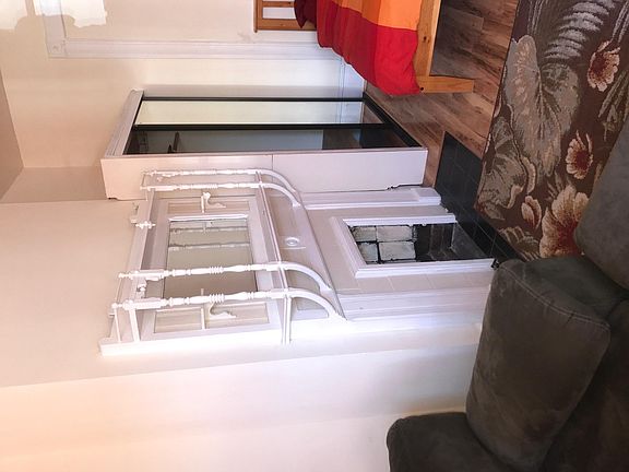 2nd image of 553 Haight St