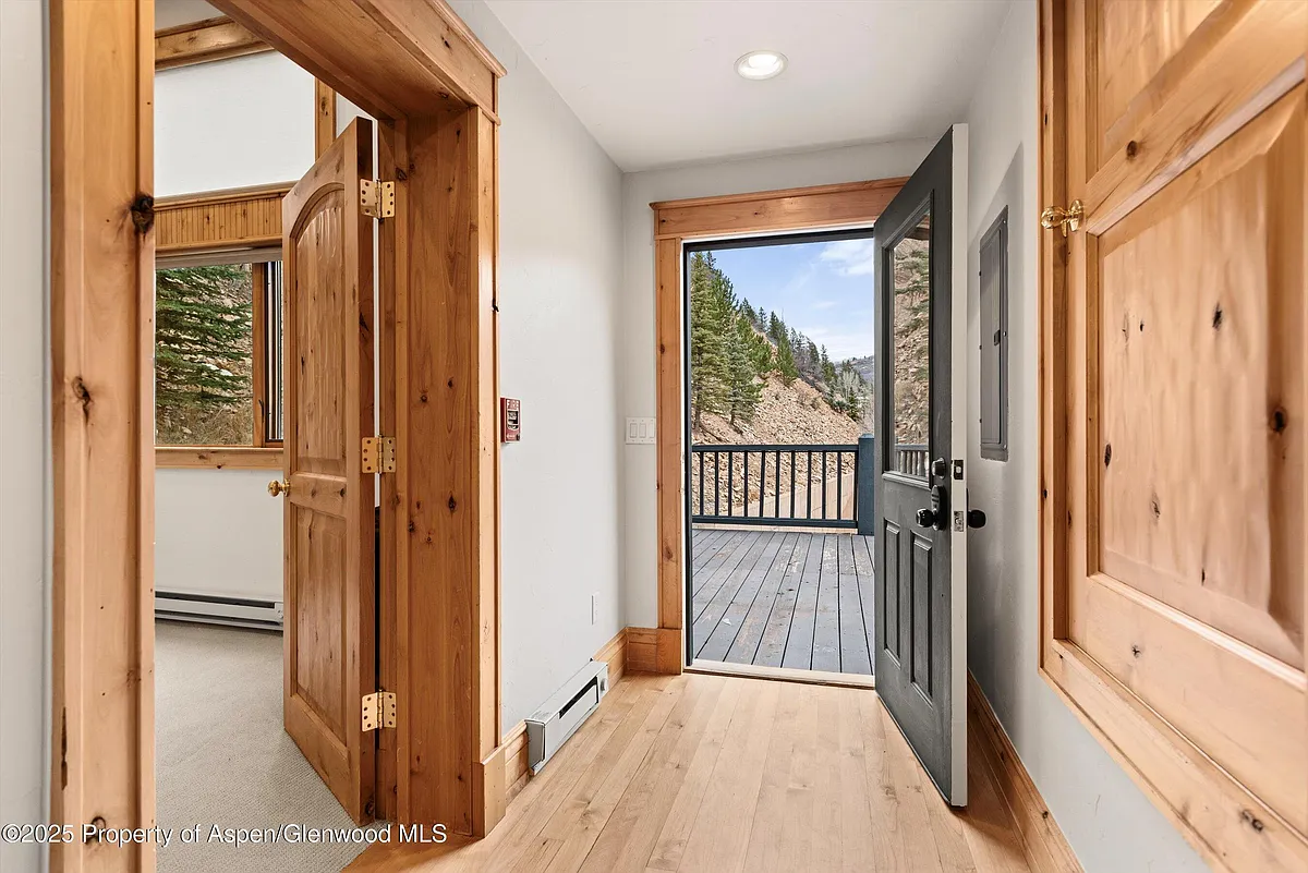 Building Photo - 33 Pitkin Mesa Dr #37