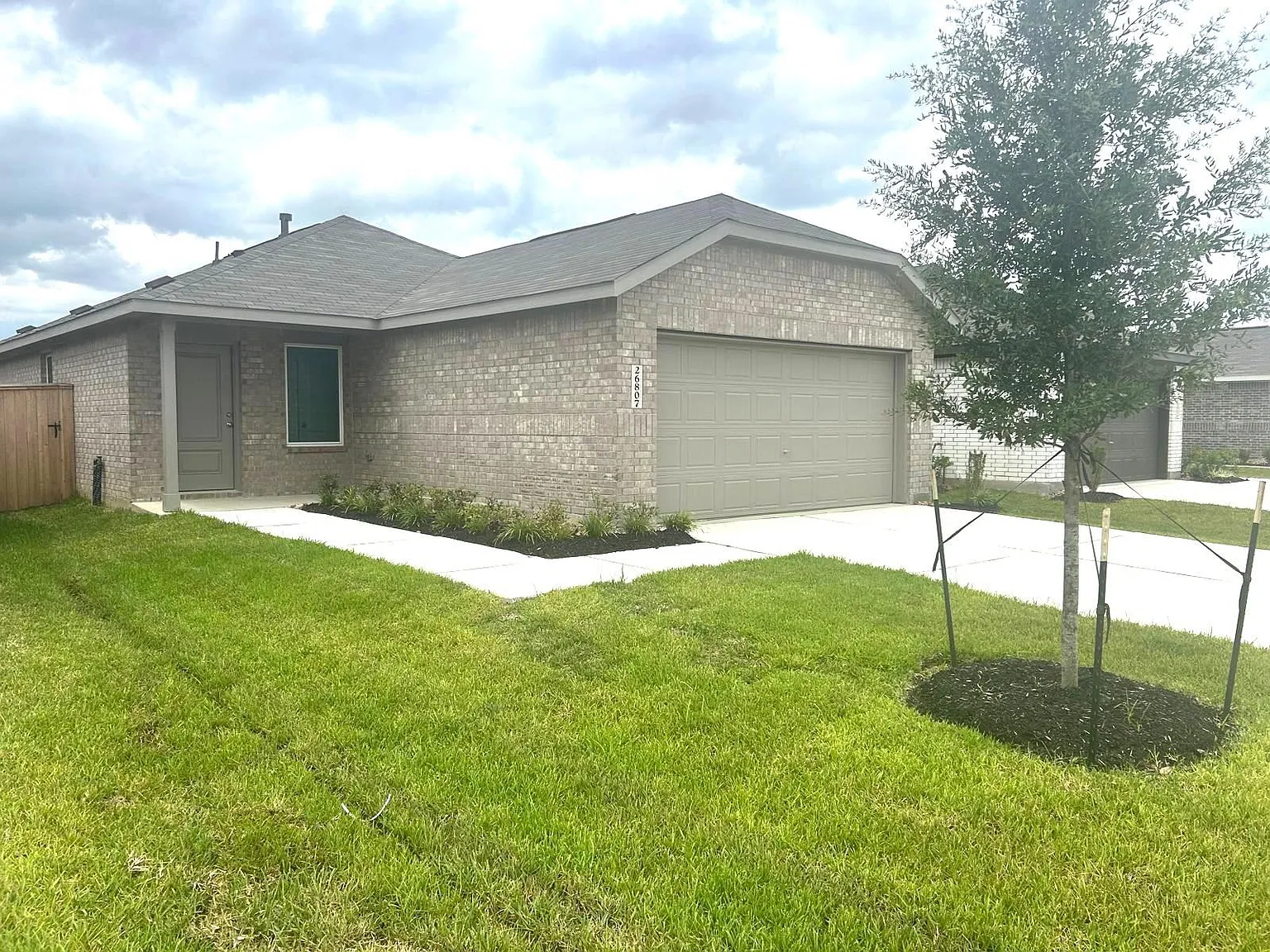 3 bed, 2.0 bath, 1461 sqft, $2,050 — Photo 2