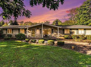 7188 Parkwood Dr, Fenton, MI 48430