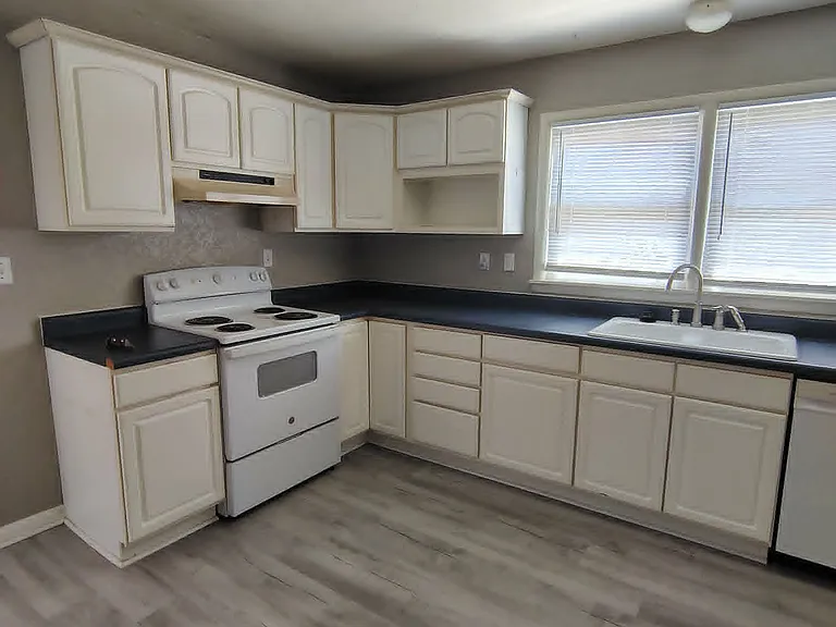 211 W High St #211 — Photo 22