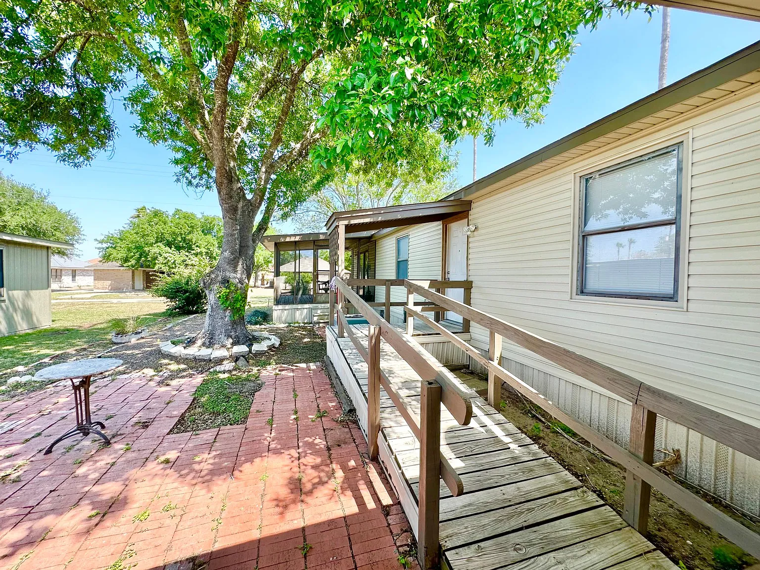 924 Citrus Dr — Photo 2