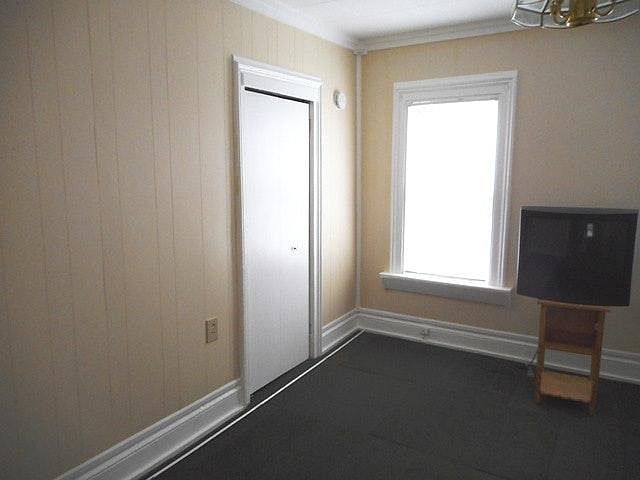 Living Room w/two Lge Closets