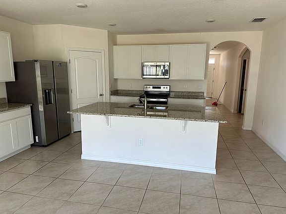 3rd image of 2681 Magnolia Ave #1