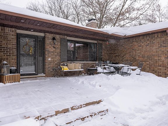 3rd image of 482 Sylvan Dr
