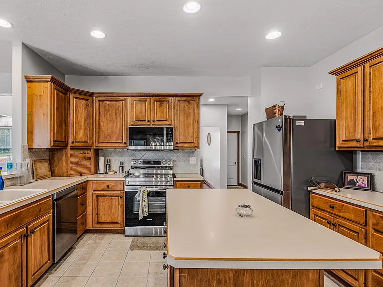 725 Greystone Ct — Photo 11