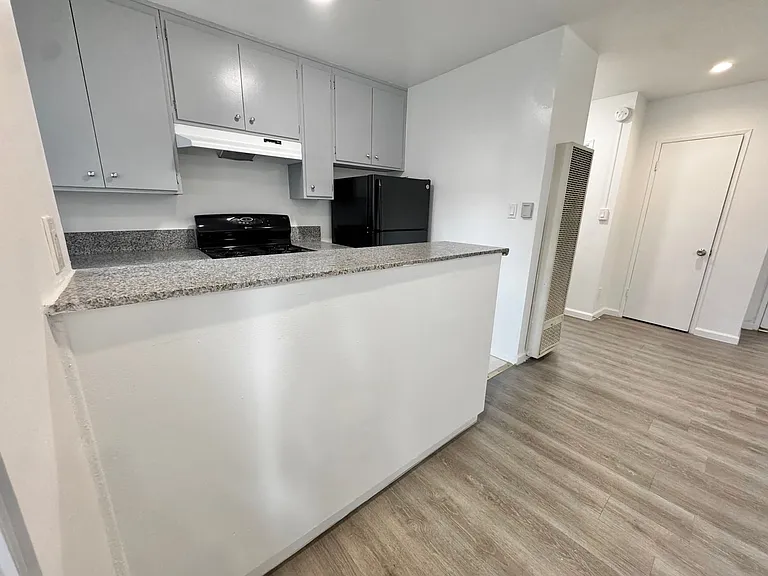 3860 Mentone Ave — Photo 6