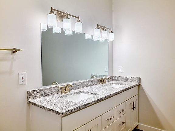 5th image of 305 Prospect Ave #105